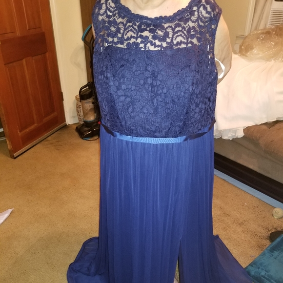 David's Bridal bridesmaids dress - Picture 3 of 6